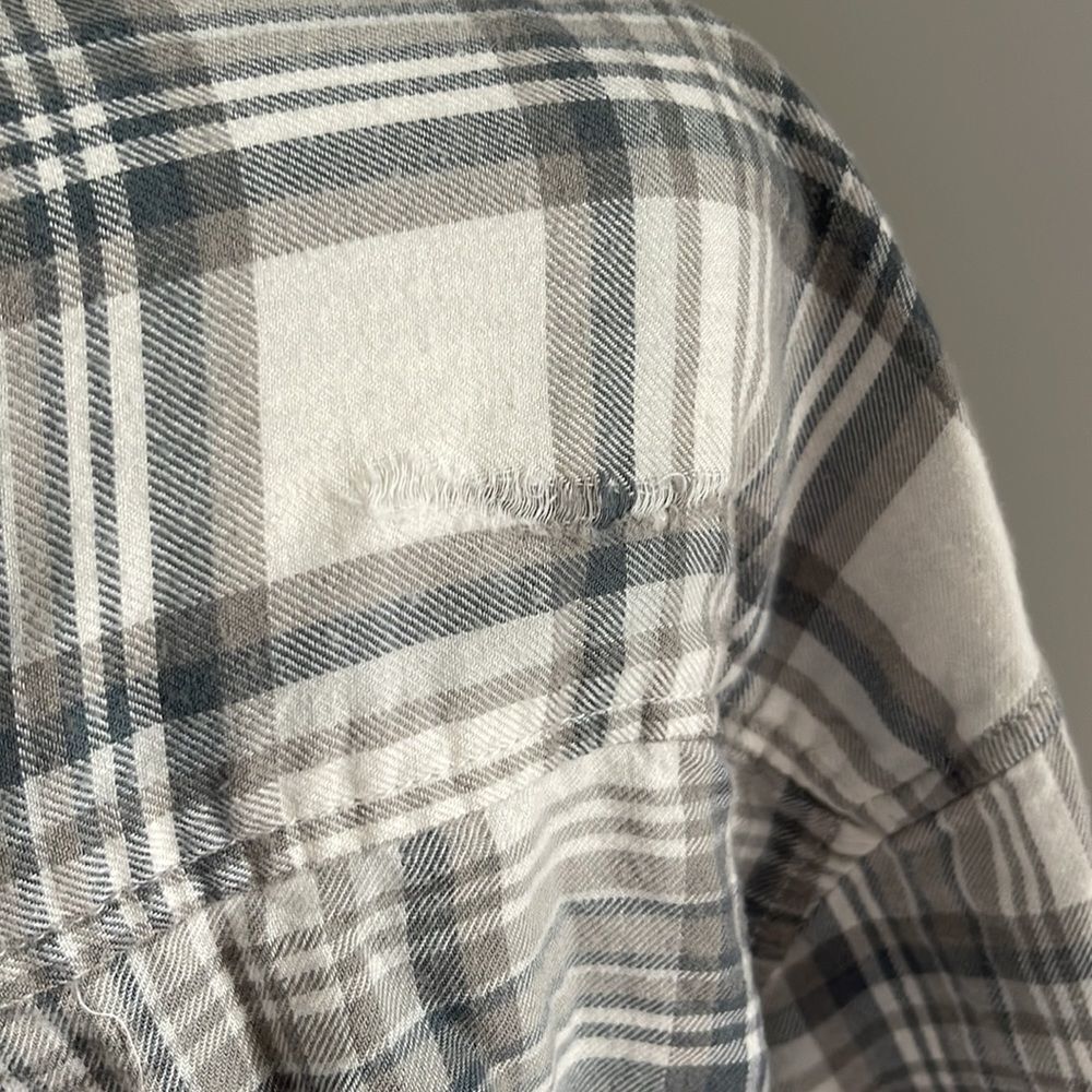 American Eagle Gray Plaid Button down crop top w/hood. Size Small - Picture 6 of 8